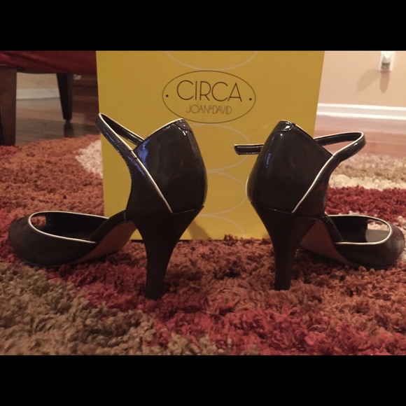 Joan & David size 7 shoes. Brown patent leather - Picture 3 of 6